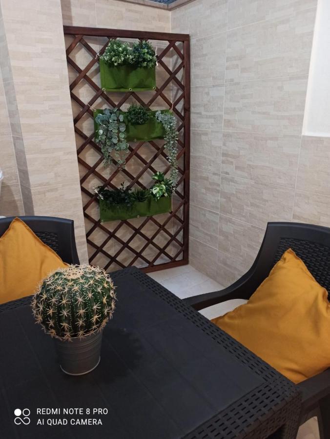 Con Cortile A 30 Mt. Dal Mare Apartment
